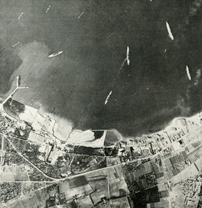 Malta kıyılarında İngiliz savaş gemileri, İkinci Dünya Savaşı, 1940-1942 1944. by Unbekannt