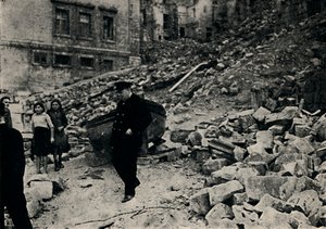Churchill Hırpalanmış Malta'yı Ziyaret Ediyor, 1943, 1945. by Unbekannt