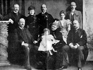 Albay Robert Baden-Powell ve annesi, kız kardeşi ve dört erkek kardeşi, 1900. by Unbekannt
