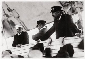 Kont Zeppelin ve Dr Eckener bir Zeppelin gondolunda, Schwaben, Almanya, c1908-1917 1933 by Unbekannt