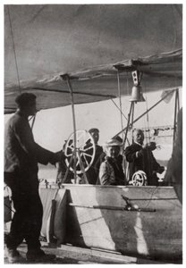 Kont Zeppelin kızıyla birlikte Zeppelin LZ3 gondolunda, Almanya, c1906-1908 1933 by Unbekannt