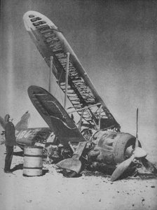1941 yılında Regia Aeronauticas Mezarlığında kaza yaptı. by Unbekannt