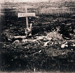 Haç ve insan kalıntıları, c1914-c1918 by Unbekannt