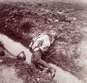 Ölü Alman askeri, Ypres, Flanders, Belçika, c1914-c1918 by Unbekannt