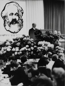 Alman Demokratik Cumhuriyeti Devlet Konseyi Başkanı Walter Ulbricht, Karl Marx