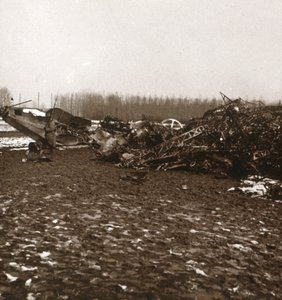 Yok edilen zeplin, c1914-c1918 by Unbekannt