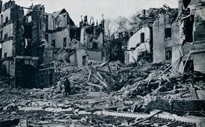 İç Tapınak bahçesinden harap binalar, 1941 by Unbekannt