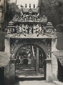 Hindu tapınağının girişi, Seylan, 1926 by Unbekannt