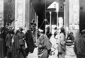 Kazimain camisinin girişi, Irak, 1917-1919 by Unbekannt