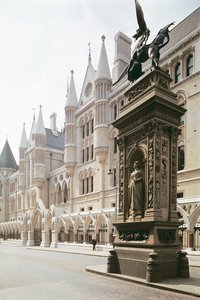 Royal Courts of Justice, Londra girişinin dış görünümü (fotoğraf) by Unbekannt