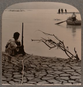 Lut Gölü kıyısındaki balıkçılar: kıyıda çatlaklar gösteriliyor, c1900 by Unbekannt