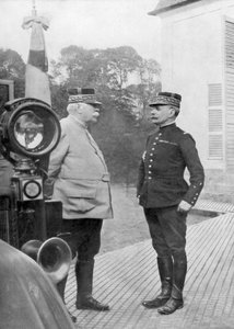 Fransız Birinci Dünya Savaşı generalleri Joseph Joffre ve Ferdinand Foch, Flanders, 1914 by Unbekannt