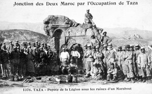Fransız Yabancı Lejyonu, bazı Marabout harabeleri tarafından, Taza, Fas, 1904 by Unbekannt