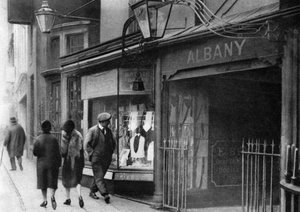 Albany odalarına giden Vigo Caddesi