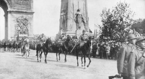 Zafer geçit töreni sırasında General Montuori ve İtalyan birlikleri, Paris, Fransa, 14 Temmuz 1919 by Unbekannt