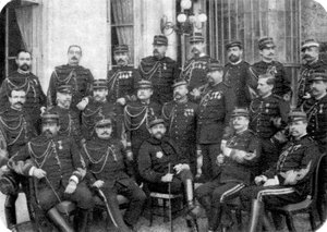 Georges Boulanger, Fransız general ve politikacı, diğer ordu subaylarıyla birlikte, 1888 by Unbekannt