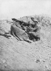 Alman makineli tüfek düşmana karşı kullanılıyor, Verdun, Fransa, 1917 by Unbekannt