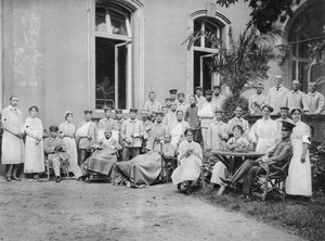 Alman hemşireler ve hastalar, Frankfurt am Main, Almanya, I. Dünya Savaşı, 1915 by Unbekannt