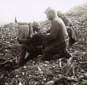 Vaux Kalesi dışındaki Alman işaretçiler, Verdun, kuzey Fransa, c1914-c1918 by Unbekannt