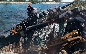 Bir nehri geçen Alman tankı, Rusya, 1941 by Unbekannt