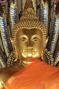 Altın Buda dünyayı tanıklığa götürüyor. Wat Pho - Wat Phra Chetuphon. 1788. Bangkok. Tayland by Unbekannt