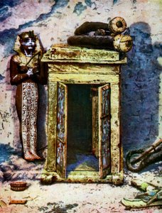 Tutankhamun mezarının giriş odasındaki altın tapınak, Mısır, 1933-1934 by Unbekannt