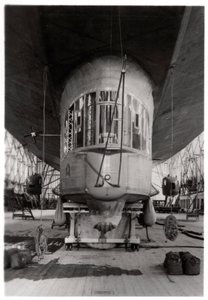 Bir Zeplin hava gemisinin gondolu, Konstanz Gölü, Almanya, c1909-1933 1933 by Unbekannt
