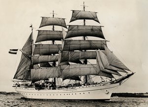 Gorch Fock, 1933 tam yelken altında ilk kez by Unbekannt
