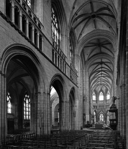 Gotik sanat: nefin yüksekliğinin görünümü. 13.-14. yüzyıl Katedrali Saint Corentin (Aziz Corentin), Quimper (Finistere) by Unbekannt