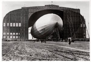 Mobil çapa direğine bağlı Graf Zeppelin, Lakehurst, New Jersey, ABD, 1930, 1933 by Unbekannt