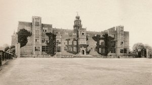 Hatfield House - Kuzey Cephesi, 16. yüzyıl, 1904 by Unbekannt