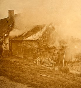 Ev mermisi isabet etti, c1914-c1918 by Unbekannt