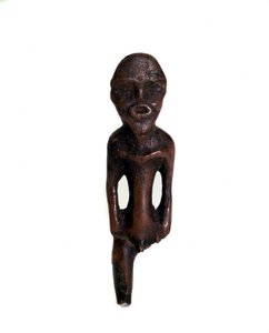 Geyik boynuzundan oyulmuş idol, Rus Orman Kültürleri, MÖ 2. binyılın 1. yarısı by Unbekannt