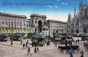 İtalya, Milano: Galeri Victor Emmanuel (Victor-Emmanuel) (Galleria Vittorio Emanuele) arasındaki Piazza del Duomo ve Arc de Triomphe