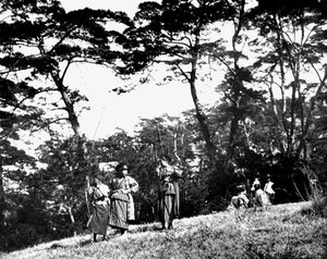 Yaylarla oynayan Japon çocuklar, Kore, 1900 by Unbekannt