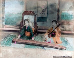 Japon müziği: Koto ve Samisen, Kobe, Japonya oynayan kadınlar by Unbekannt
