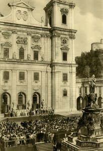 Herkes Salzburg Katedrali önünde performans sergiledi, Salzburg, Avusturya, c1935. by Unbekannt