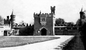 Killyleagh Kalesi avlusu, Killyleagh, County Down, Kuzey İrlanda, 20. yüzyılın başlarında by Unbekannt