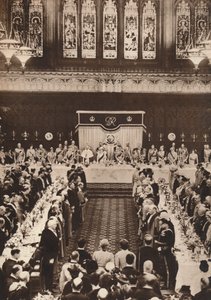 Kral George VI ve Kraliçe Elizabeth, taç giyme törenini kutlamak için bir öğle yemeğine katılırken, 1937 by Unbekannt