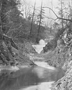 Dantel Şelaleleri ve Dragons Havuzu, Natural Bridge, Virginia, ABD, c1900. by Unbekannt