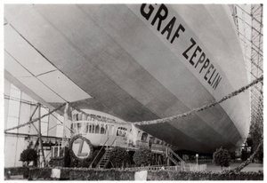 Zeppelin LZ127 Graf Zeppelin için fırlatma töreni, Friedrichshafen, Almanya, 9 Temmuz 1928 1933 by Unbekannt
