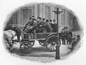 London County Council İtfaiye Komitesi bir teftişe başlıyor, c1903 1903 by Unbekannt