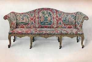 Uzun Döşemeli Kanepe: Serpantin Şekilli, Oymalı ve Yaldızlı, c1750 by Unbekannt