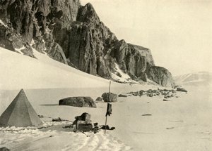 Aşağı Buzul Deposu. Mağazalar kara gömüldü, c1908, 1909. by Unbekannt