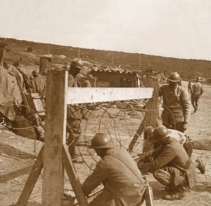 Dikenli tel yapımı, c1914-c1918 by Unbekannt