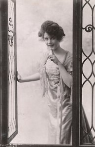 Bayan Billie Burke, 1884-1970, c1930. by Unbekannt
