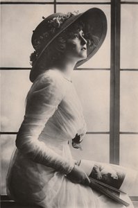 Bayan Gabrielle Ray, 1883-1973, c1930. by Unbekannt