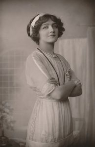 Bayan Lily Elsie, 1886-1962, Dolar Prensesindeki Alice rolünde., c1930. by Unbekannt
