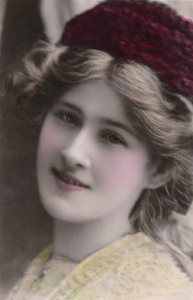 Bayan Phyllis Dare, 1890-1975, c1930. by Unbekannt