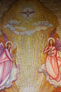 Sacro Cuore di Gesu kilisesinde mozaik: melekler ve kutsal hayalet, Gelibolu, İtalya by Unbekannt